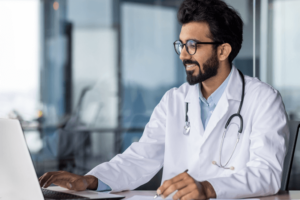 anesthesiologist accessing annual meeting OnDemand from his desktop